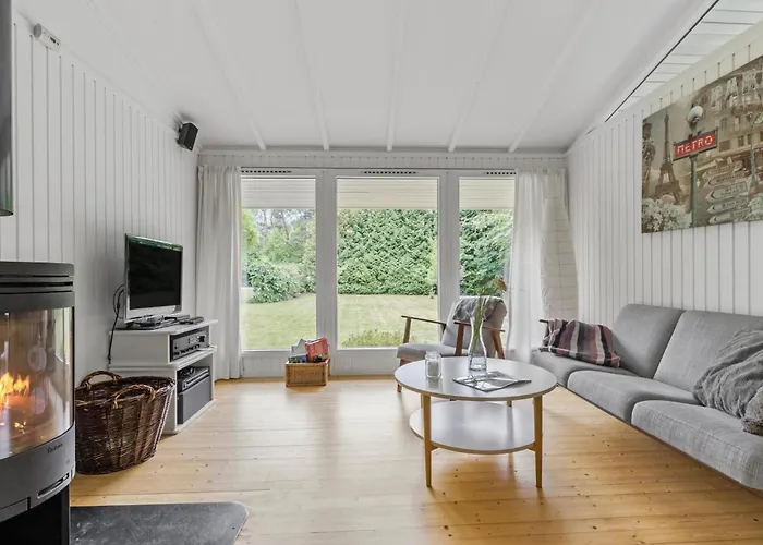 3 Bedroom Lovely In * Melby